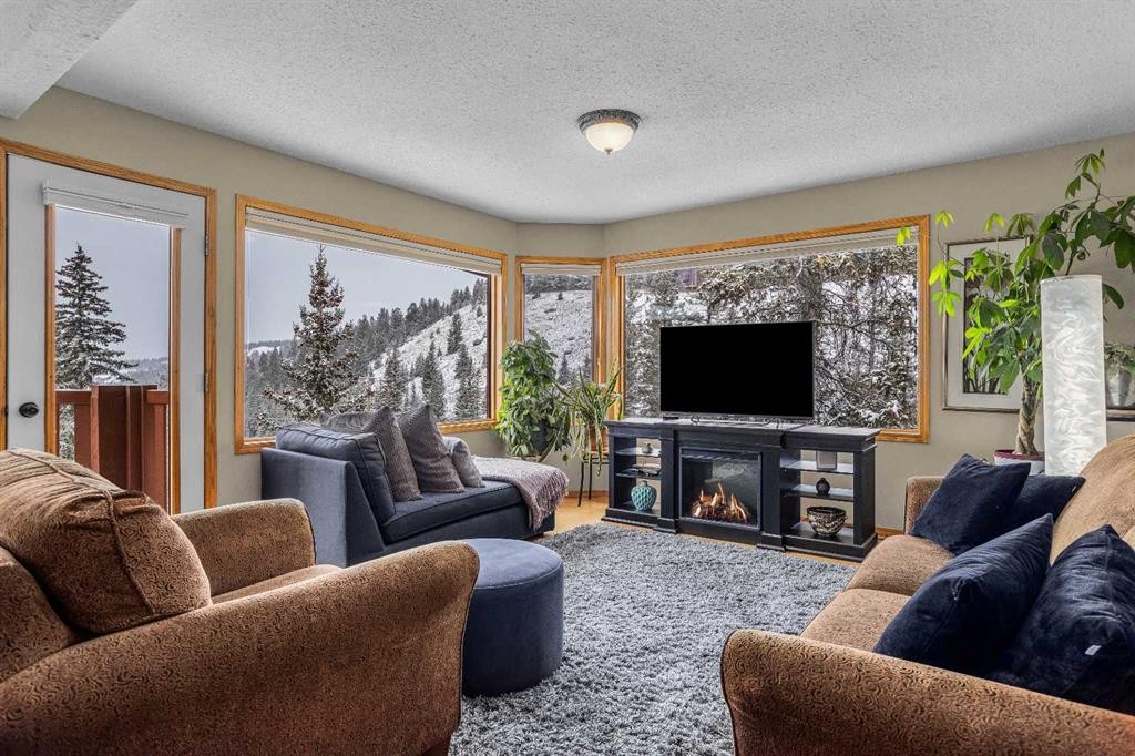 12-9 Blackrock Crescent West, Canmore, AB - Indoor Photo Showing Living Room With Fireplace
