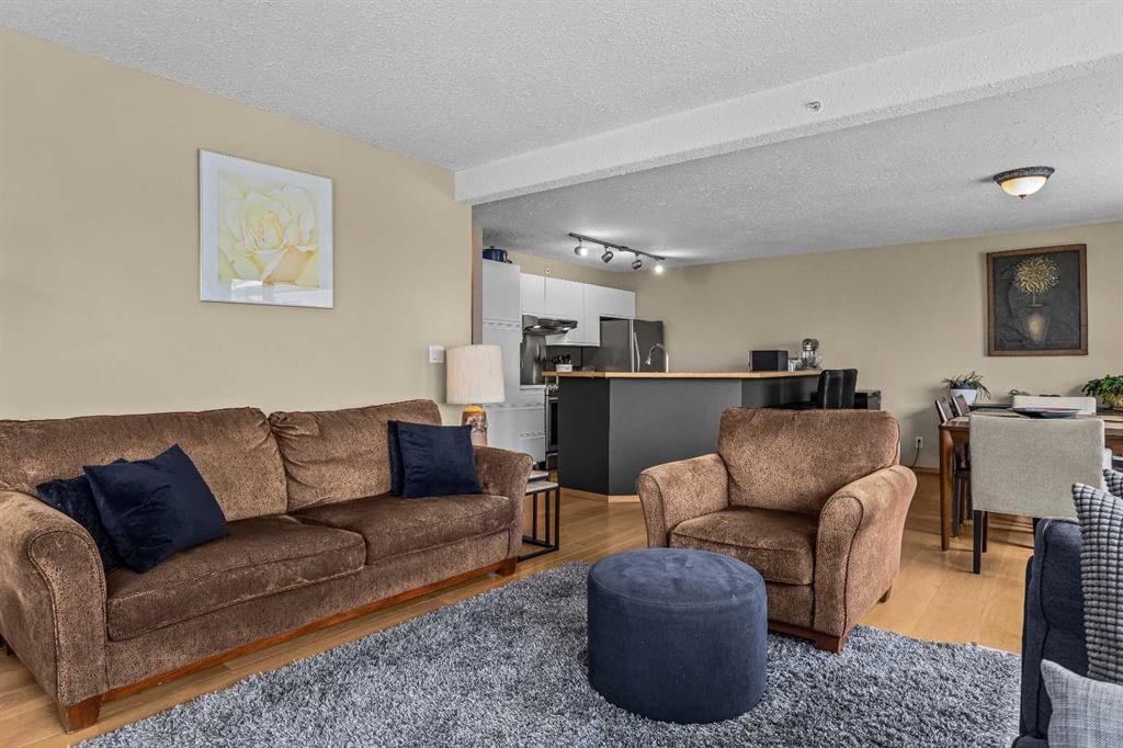 12-9 Blackrock Crescent West, Canmore, AB - Indoor Photo Showing Living Room