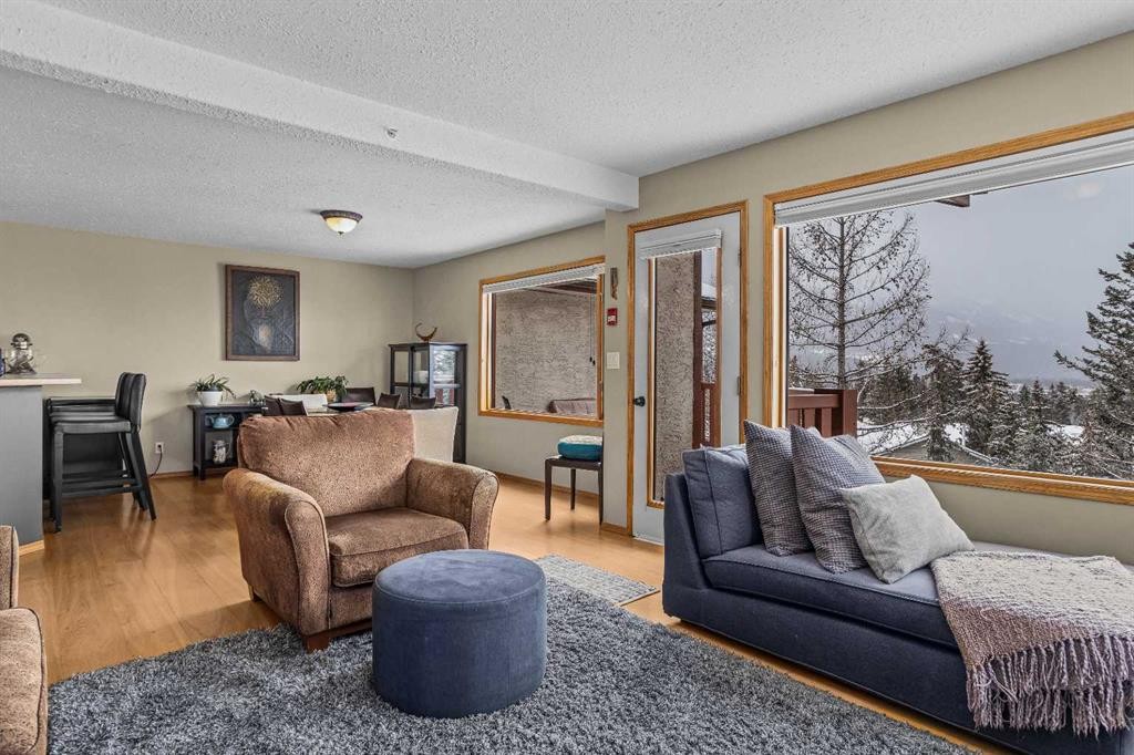 12-9 Blackrock Crescent West, Canmore, AB - Indoor Photo Showing Living Room