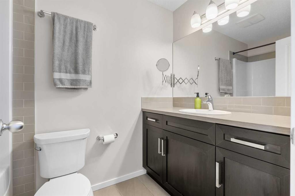 56 Legacy Main Street Se, Calgary, AB - Indoor Photo Showing Bathroom