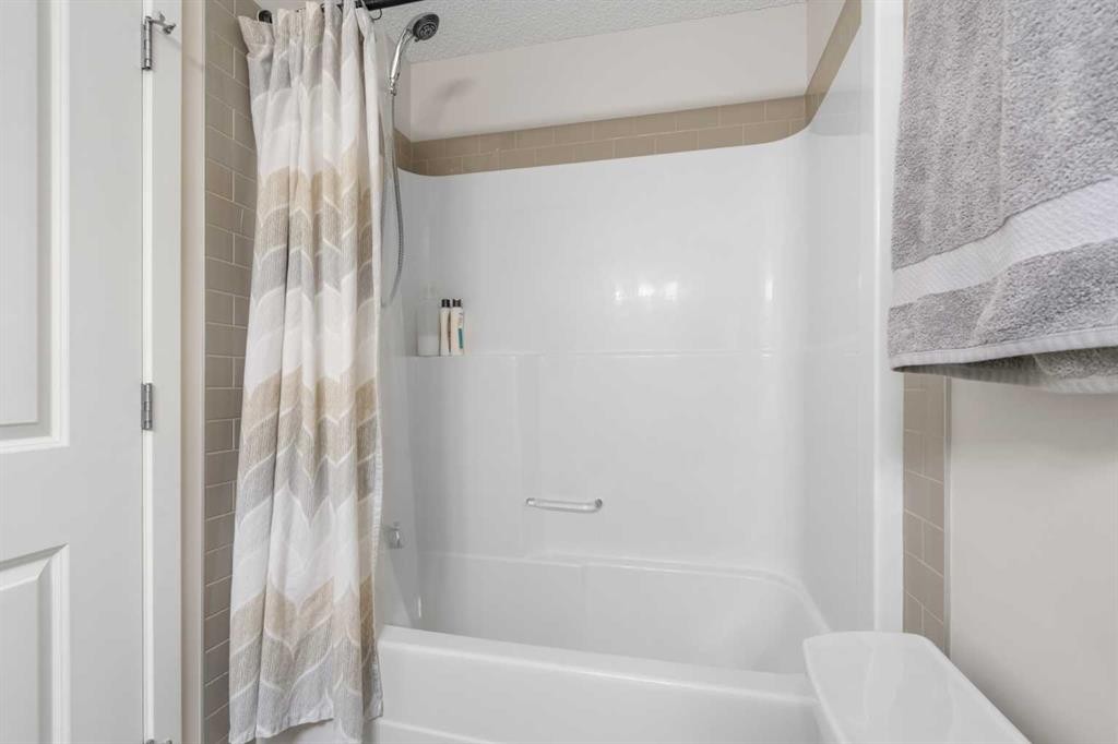 56 Legacy Main Street Se, Calgary, AB - Indoor Photo Showing Bathroom