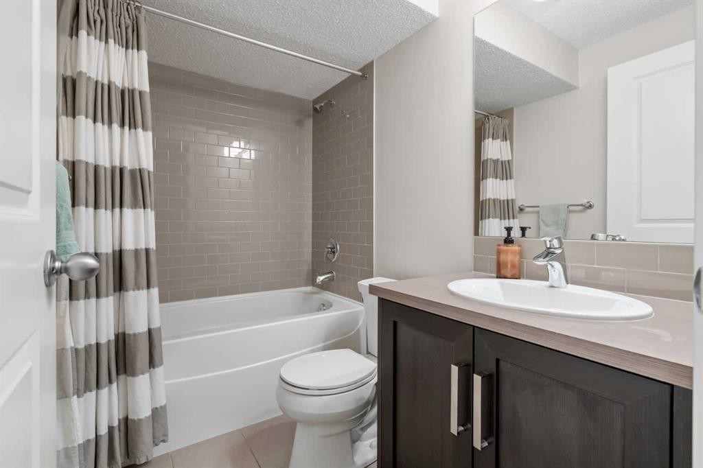 56 Legacy Main Street Se, Calgary, AB - Indoor Photo Showing Bathroom