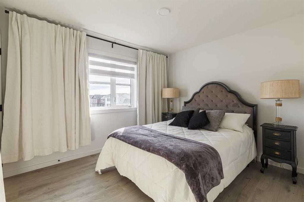 74 Spring Willow Close Sw, Calgary, AB - Indoor Photo Showing Bedroom