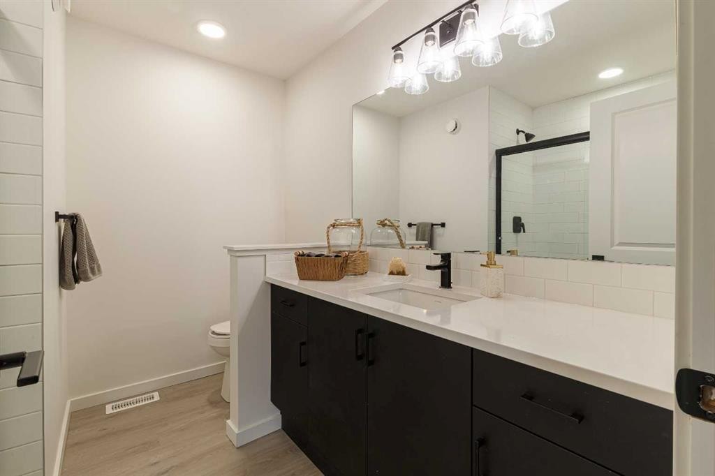 74 Spring Willow Close Sw, Calgary, AB - Indoor Photo Showing Bathroom