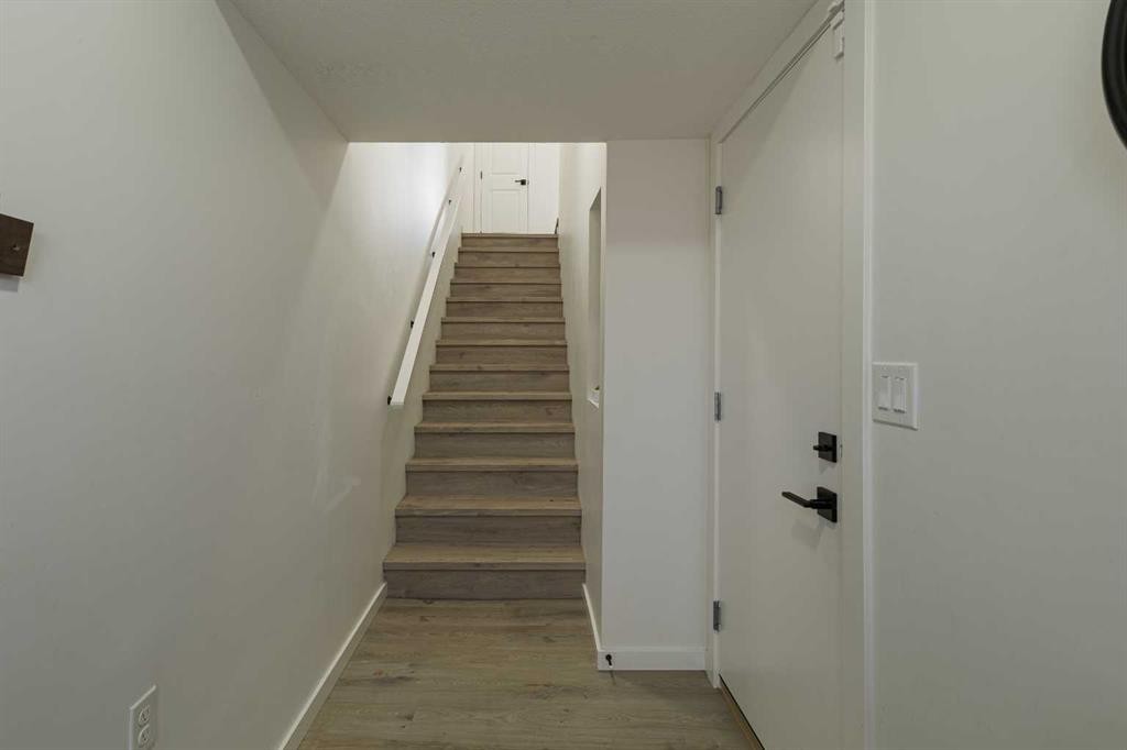 74 Spring Willow Close Sw, Calgary, AB - Indoor Photo Showing Other Room