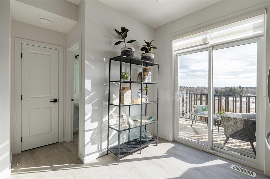 74 Spring Willow Close Sw, Calgary, AB - Indoor Photo Showing Other Room