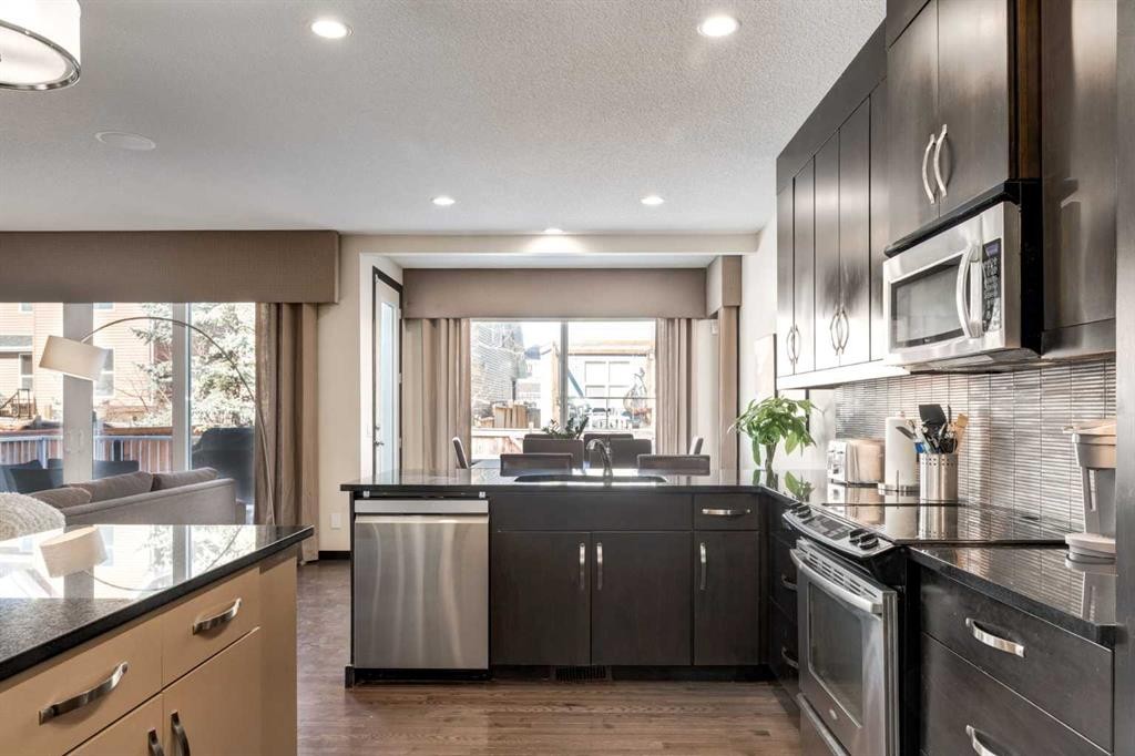 80 Auburn Springs Boulevard Se, Calgary, AB - Indoor Photo Showing Kitchen With Upgraded Kitchen