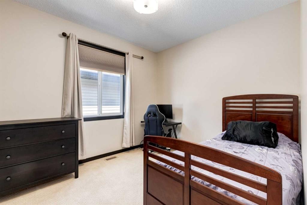 80 Auburn Springs Boulevard Se, Calgary, AB - Indoor Photo Showing Bedroom