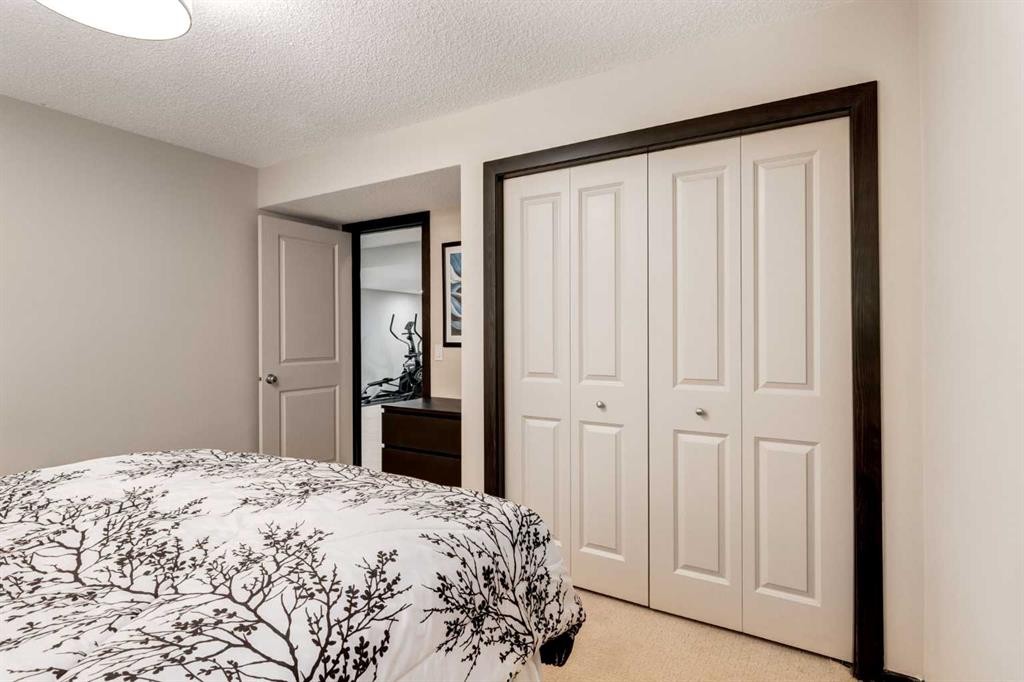 80 Auburn Springs Boulevard Se, Calgary, AB - Indoor Photo Showing Bedroom