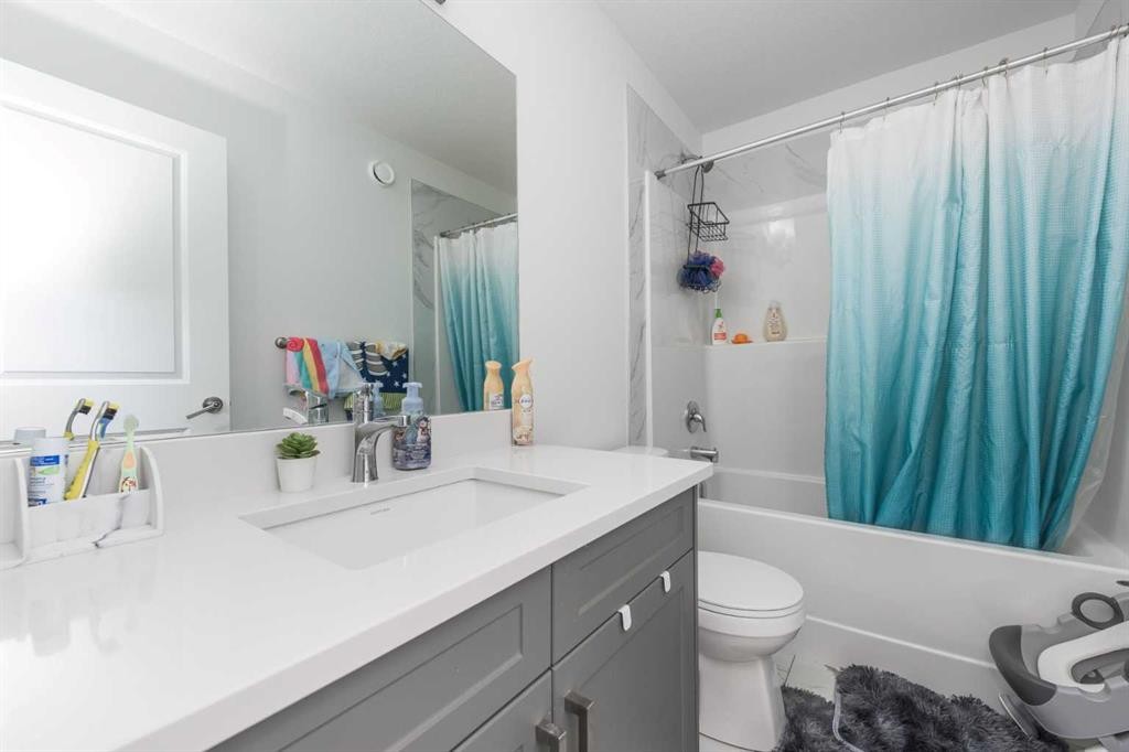 308 Sora Terrace Se, Calgary, AB - Indoor Photo Showing Bathroom