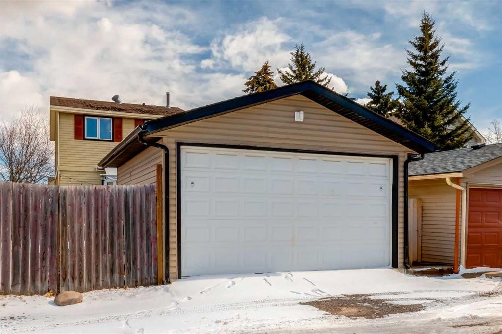 955 Erin Woods Drive Se, Calgary, AB - Outdoor With Exterior