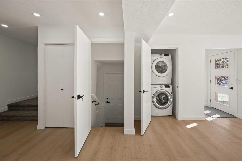 6404 24 Avenue Ne, Calgary, AB - Indoor Photo Showing Laundry Room