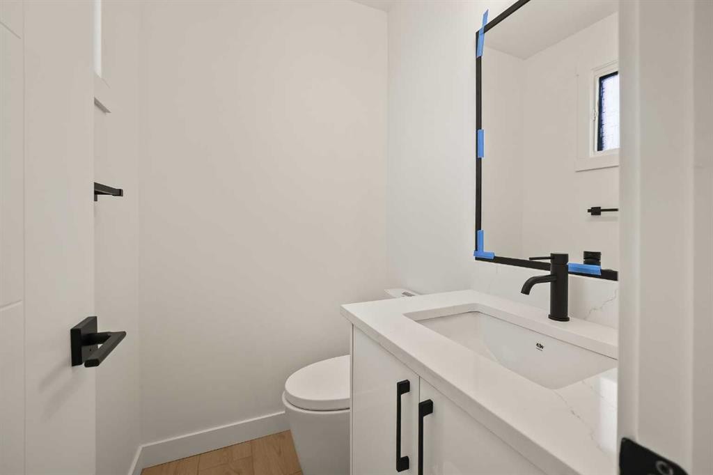 6404 24 Avenue Ne, Calgary, AB - Indoor Photo Showing Bathroom