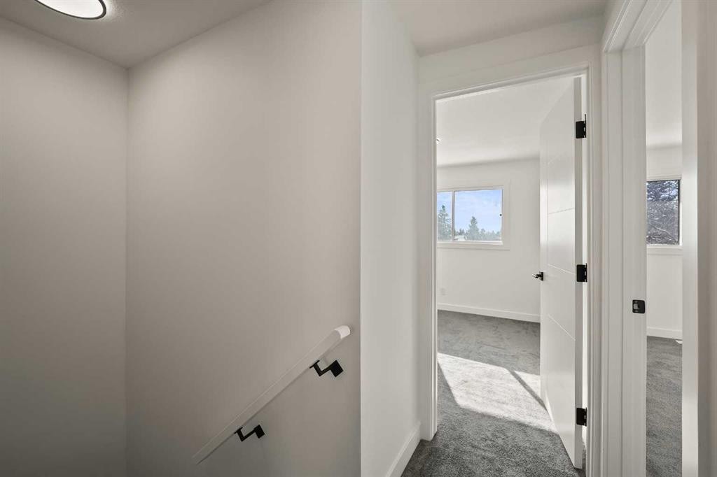 6404 24 Avenue Ne, Calgary, AB - Indoor Photo Showing Other Room