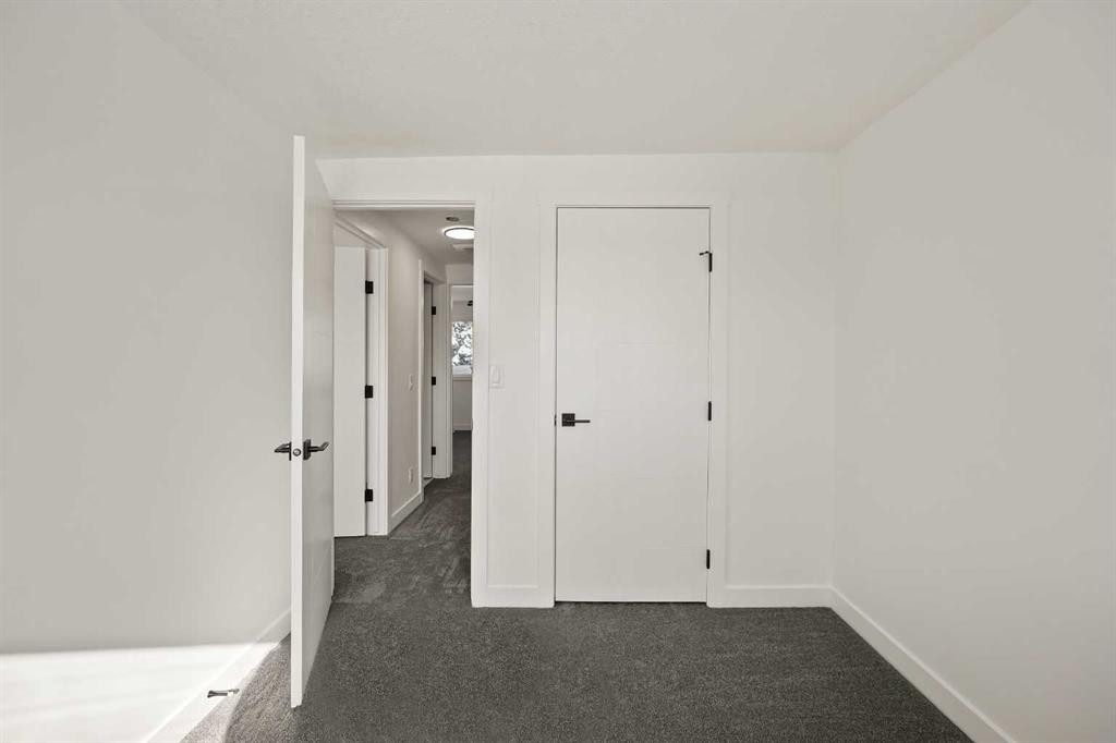 6404 24 Avenue Ne, Calgary, AB - Indoor Photo Showing Other Room