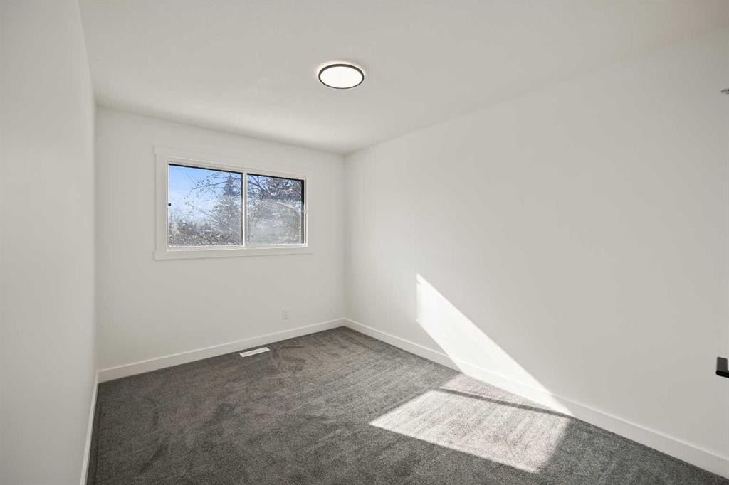 6404 24 Avenue Ne, Calgary, AB - Indoor Photo Showing Other Room