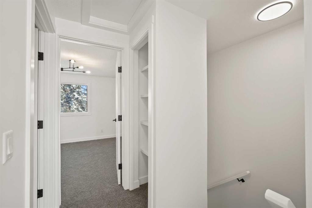 6404 24 Avenue Ne, Calgary, AB - Indoor Photo Showing Other Room