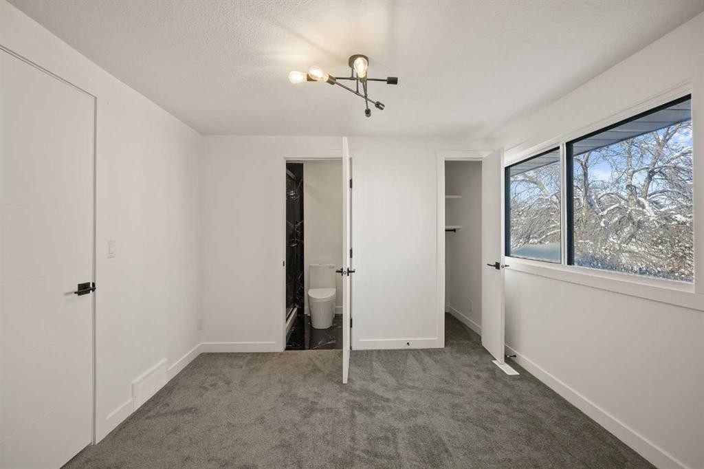 6404 24 Avenue Ne, Calgary, AB - Indoor Photo Showing Other Room