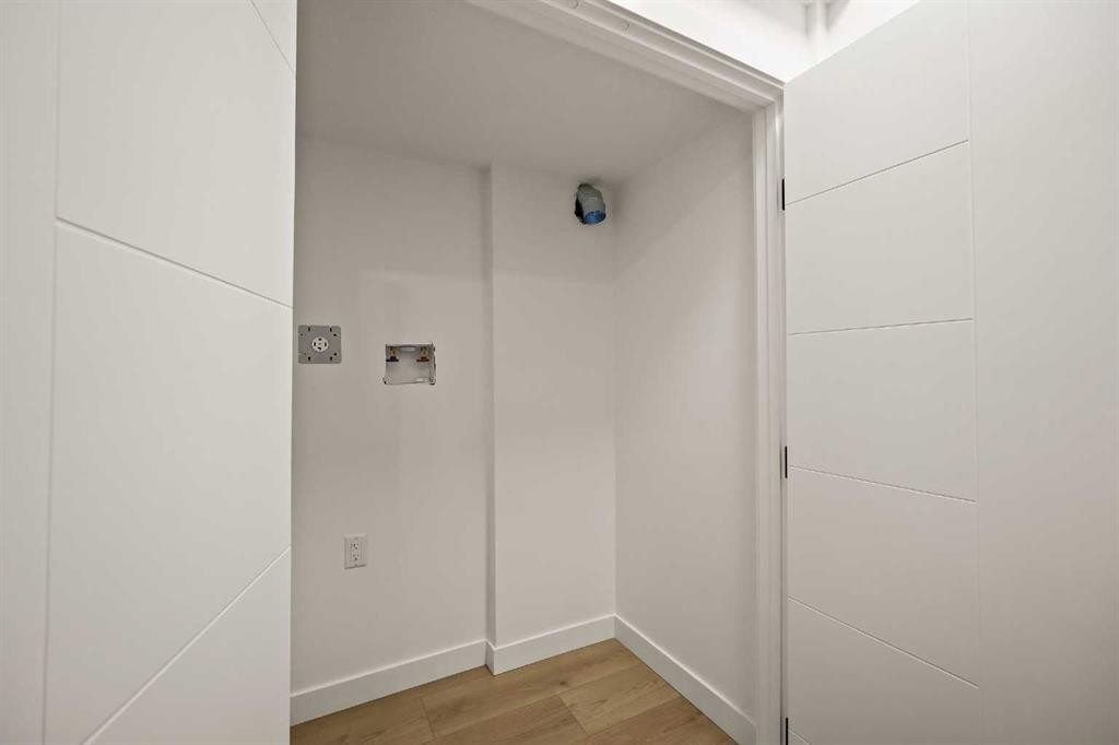 6404 24 Avenue Ne, Calgary, AB - Indoor Photo Showing Other Room