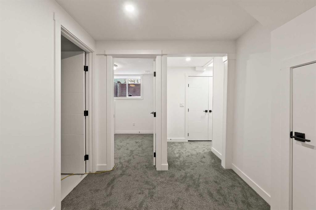 6404 24 Avenue Ne, Calgary, AB - Indoor Photo Showing Other Room