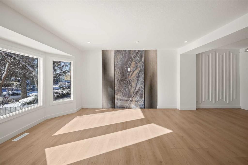 6404 24 Avenue Ne, Calgary, AB - Indoor Photo Showing Other Room