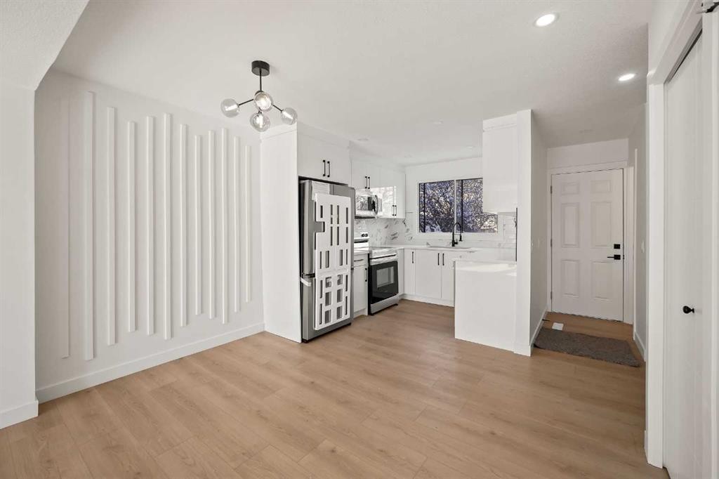 6404 24 Avenue Ne, Calgary, AB - Indoor