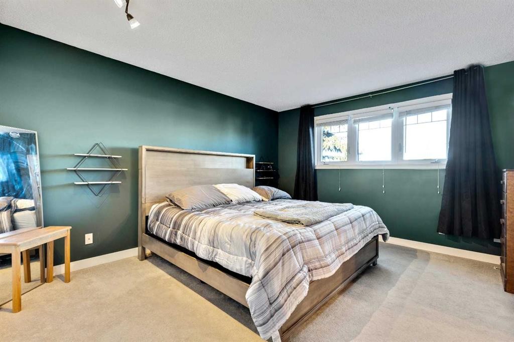 224 Macewan Ridge Close Nw, Calgary, AB - Indoor Photo Showing Bedroom