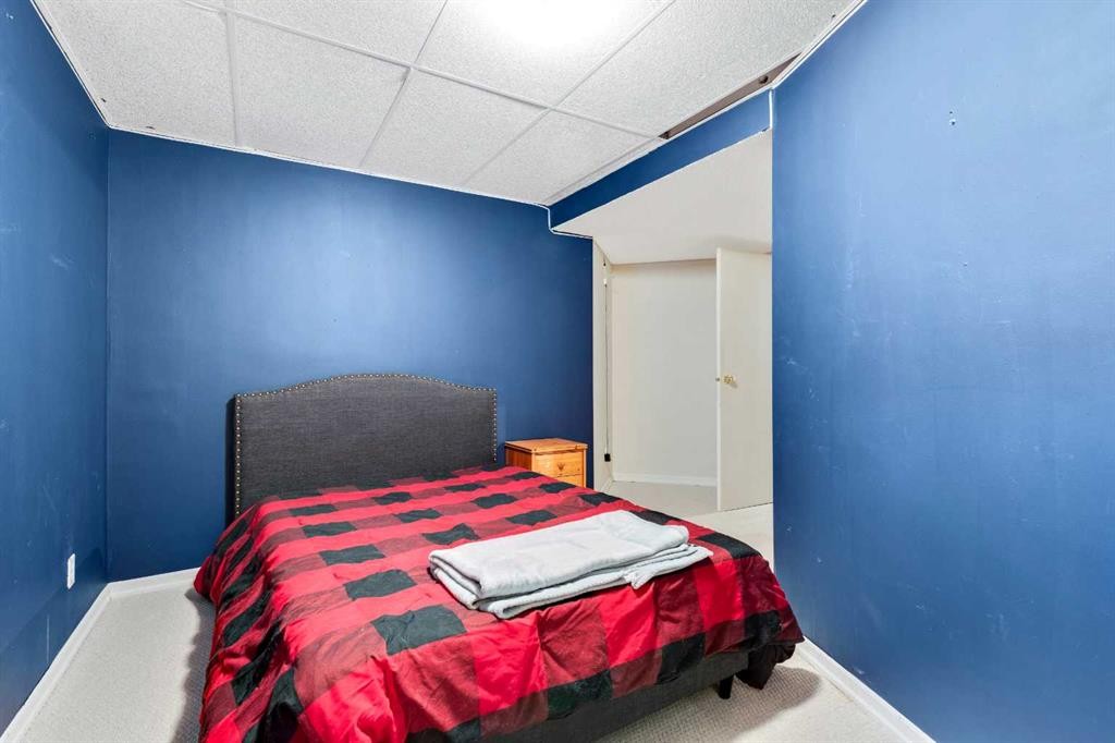 224 Macewan Ridge Close Nw, Calgary, AB - Indoor Photo Showing Bedroom