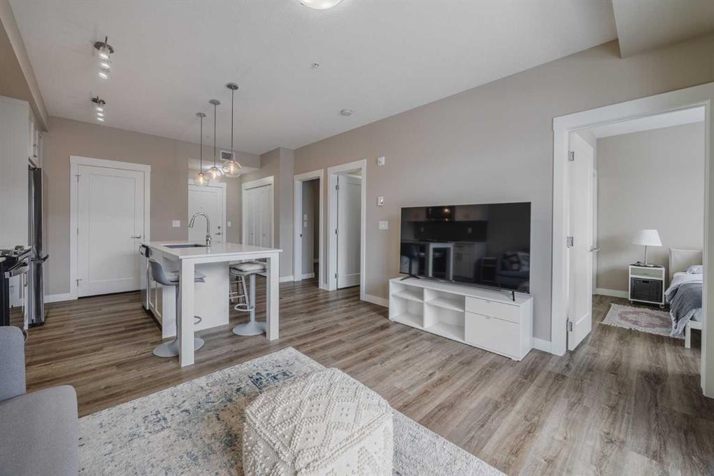 210-25 Walgrove Walk Se, Calgary, AB - Indoor Photo Showing Living Room