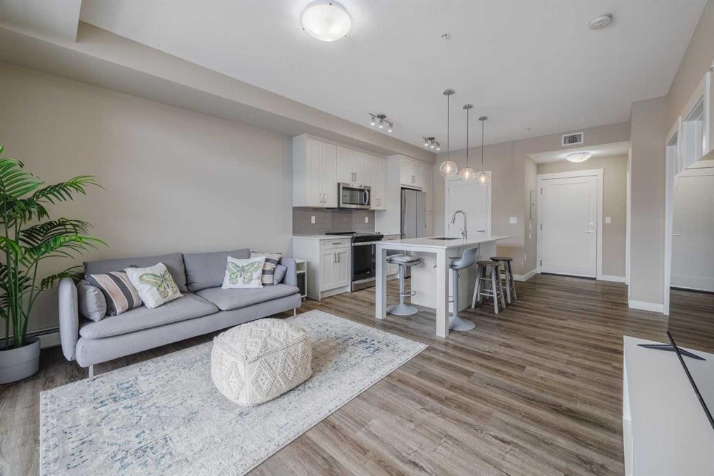 210-25 Walgrove Walk Se, Calgary, AB - Indoor Photo Showing Other Room