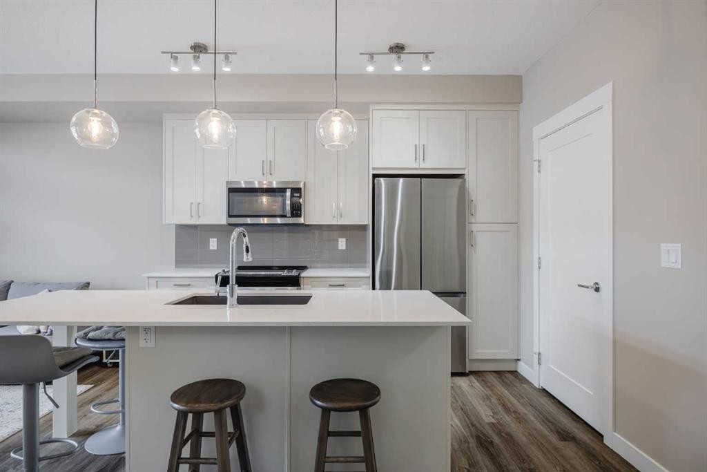 210-25 Walgrove Walk Se, Calgary, AB - Indoor Photo Showing Kitchen With Upgraded Kitchen