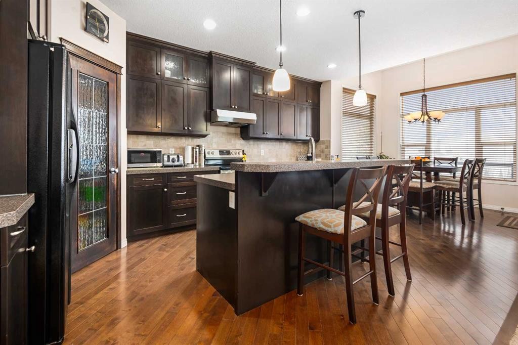 79 Pantego Way Nw, Calgary, AB - Indoor Photo Showing Kitchen With Upgraded Kitchen