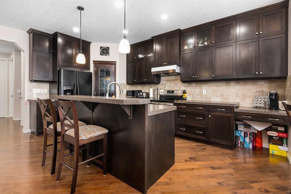 79 Pantego Way Nw, Calgary, AB - Indoor Photo Showing Kitchen With Upgraded Kitchen