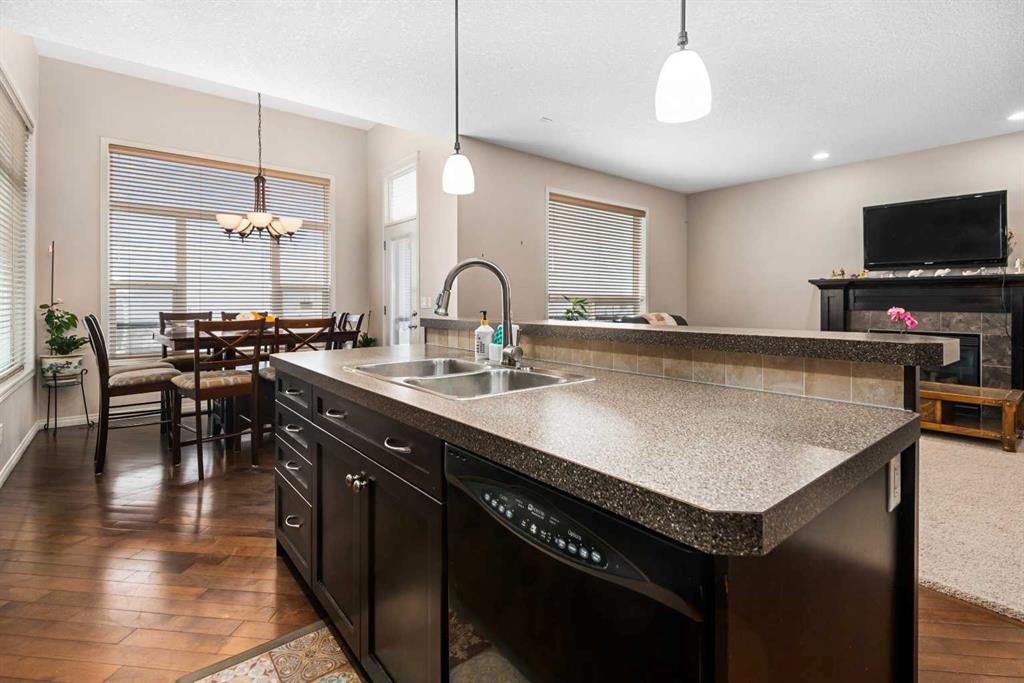 79 Pantego Way Nw, Calgary, AB - Indoor Photo Showing Kitchen With Double Sink