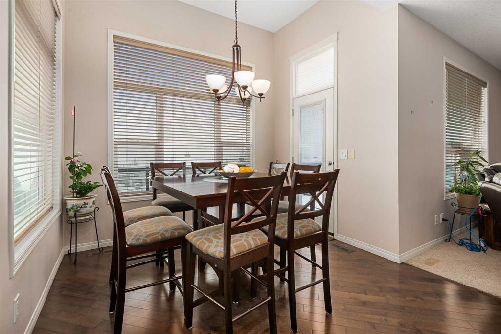 79 Pantego Way Nw, Calgary, AB - Indoor Photo Showing Dining Room