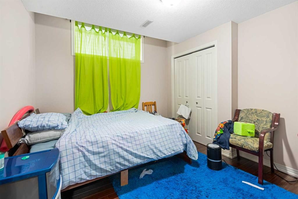 79 Pantego Way Nw, Calgary, AB - Indoor Photo Showing Bedroom