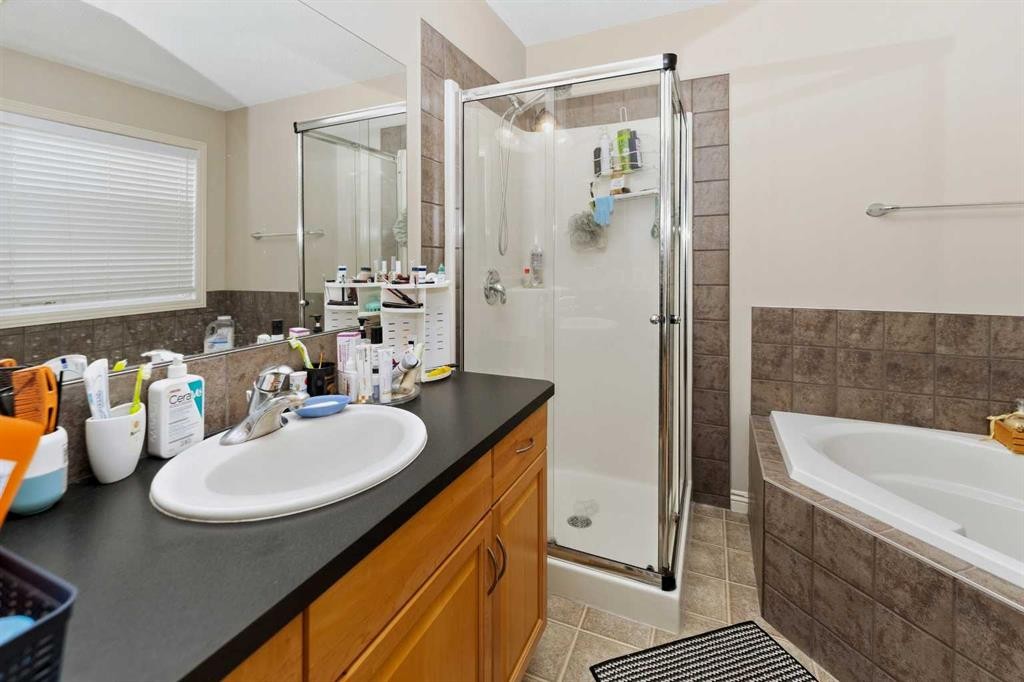 50 Panamount View Nw, Calgary, AB - Indoor Photo Showing Bathroom