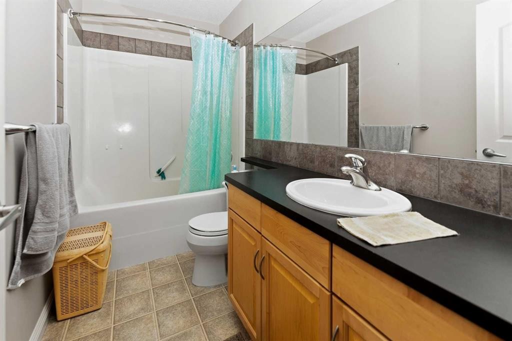 50 Panamount View Nw, Calgary, AB - Indoor Photo Showing Bathroom