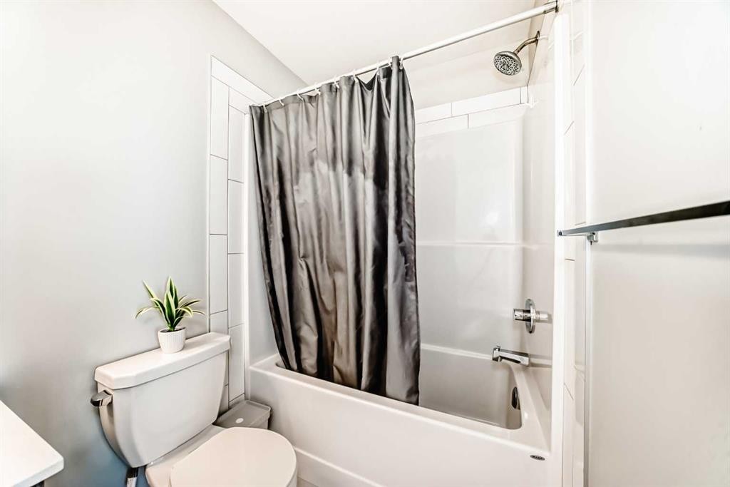 413 Skyview Ranch Circle Ne, Calgary, AB - Indoor Photo Showing Bathroom