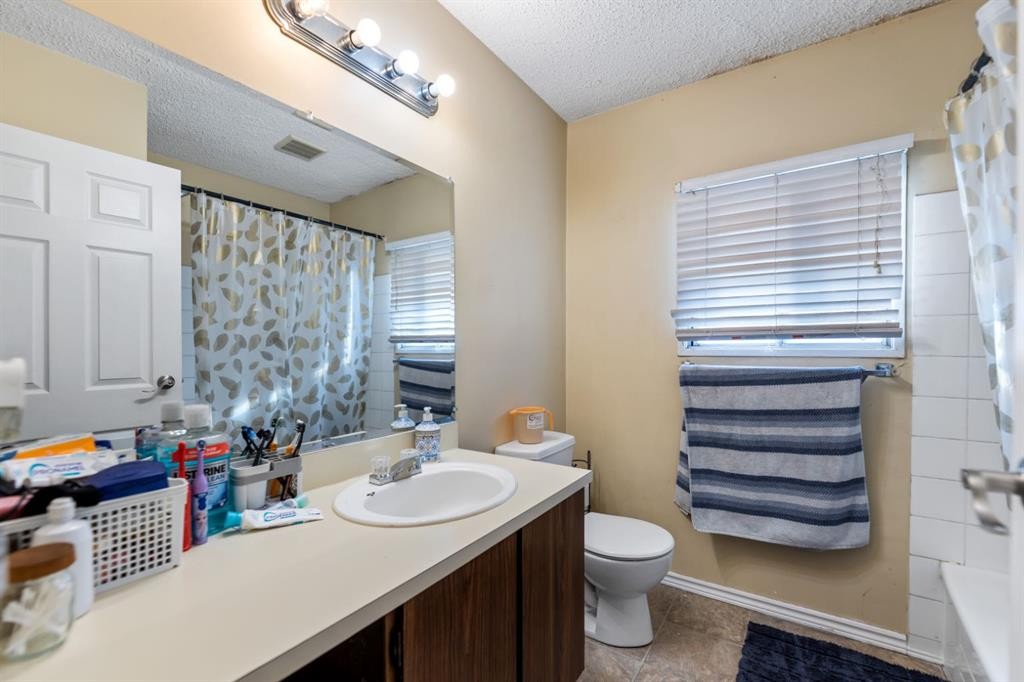 48 Falton Way Ne, Calgary, AB - Indoor Photo Showing Bathroom