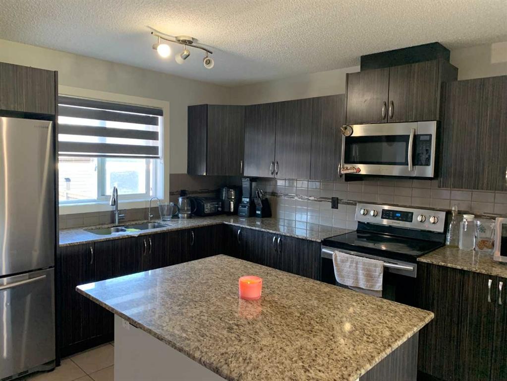 222 Skyview Ranch Boulevard Ne, Calgary, AB - Indoor Photo Showing Kitchen With Double Sink