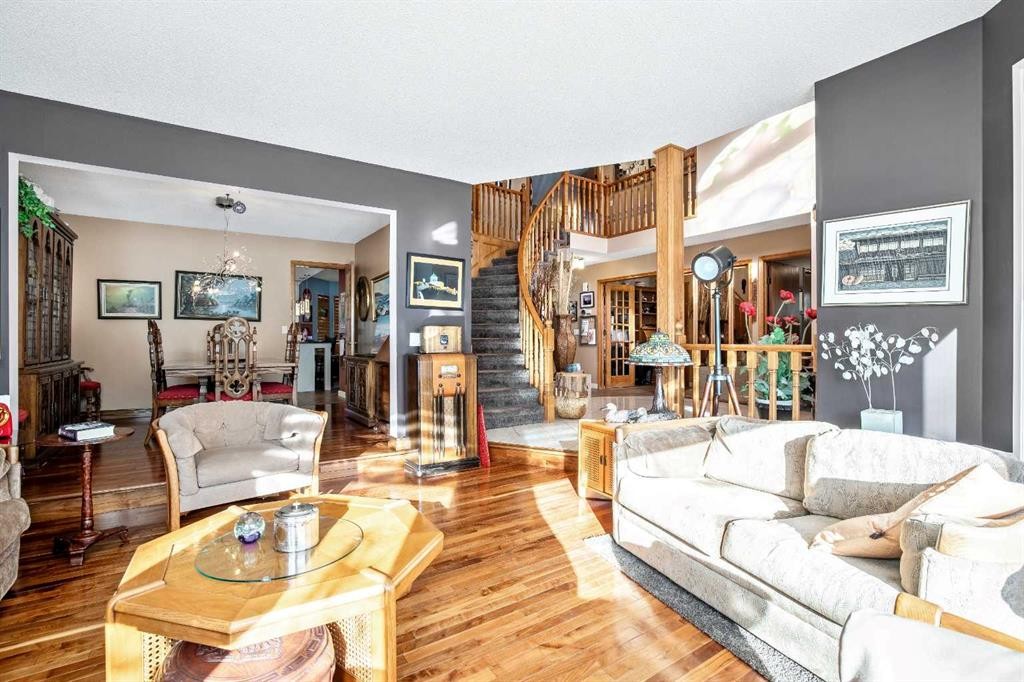 135 Canter Place Sw, Calgary, AB - Indoor Photo Showing Living Room