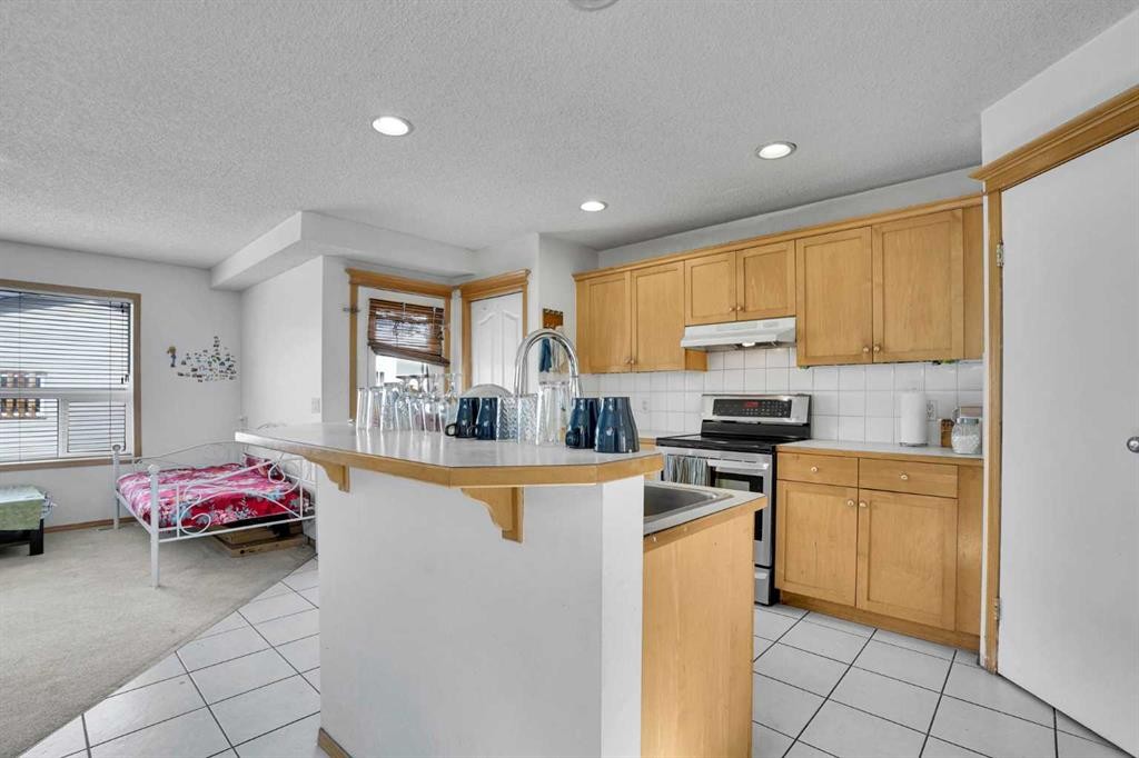 162 Taradale Drive Ne, Calgary, AB - Indoor Photo Showing Kitchen