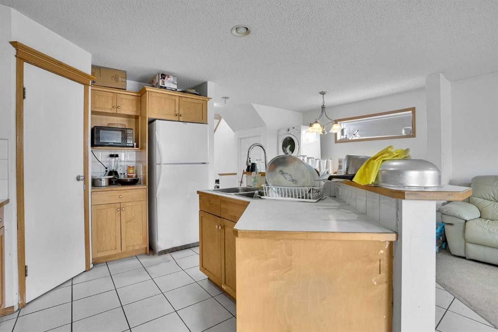 162 Taradale Drive Ne, Calgary, AB - Indoor Photo Showing Kitchen With Double Sink