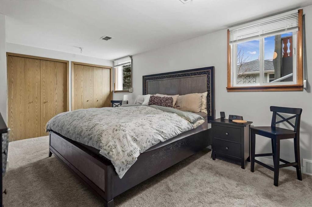 955 15 Avenue Ne, Calgary, AB - Indoor Photo Showing Bedroom