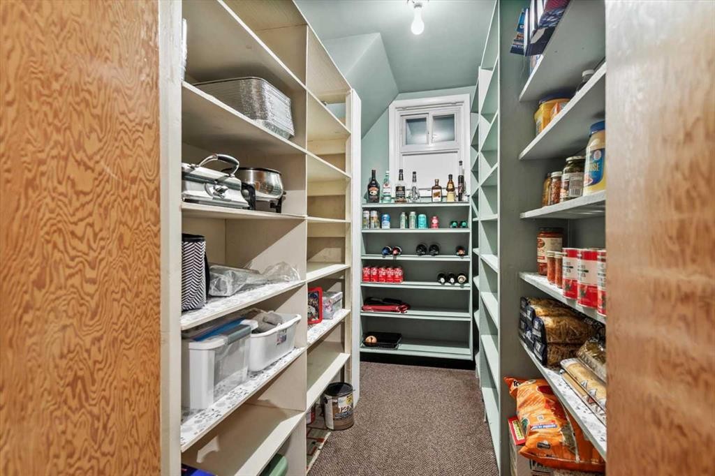 955 15 Avenue Ne, Calgary, AB - Indoor