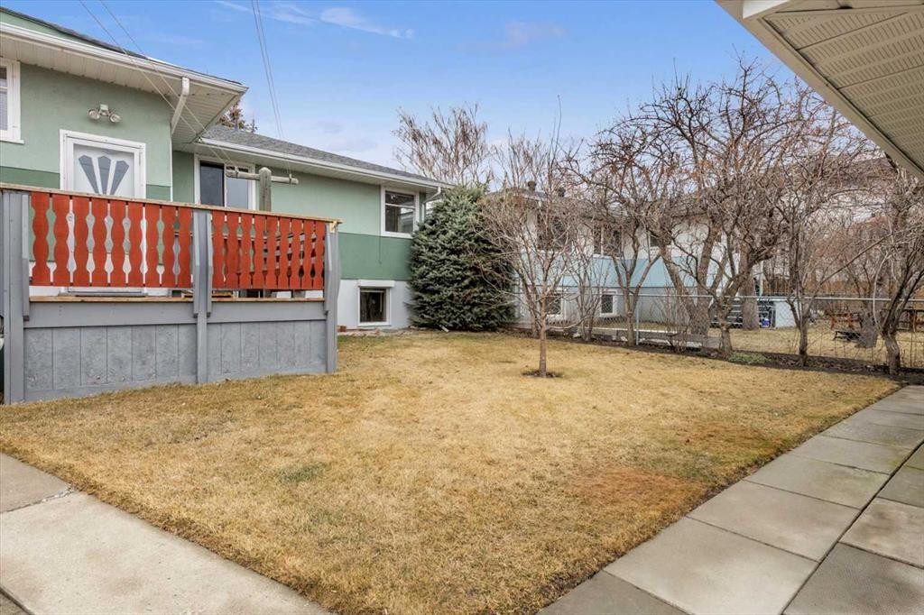 955 15 Avenue Ne, Calgary, AB - Outdoor