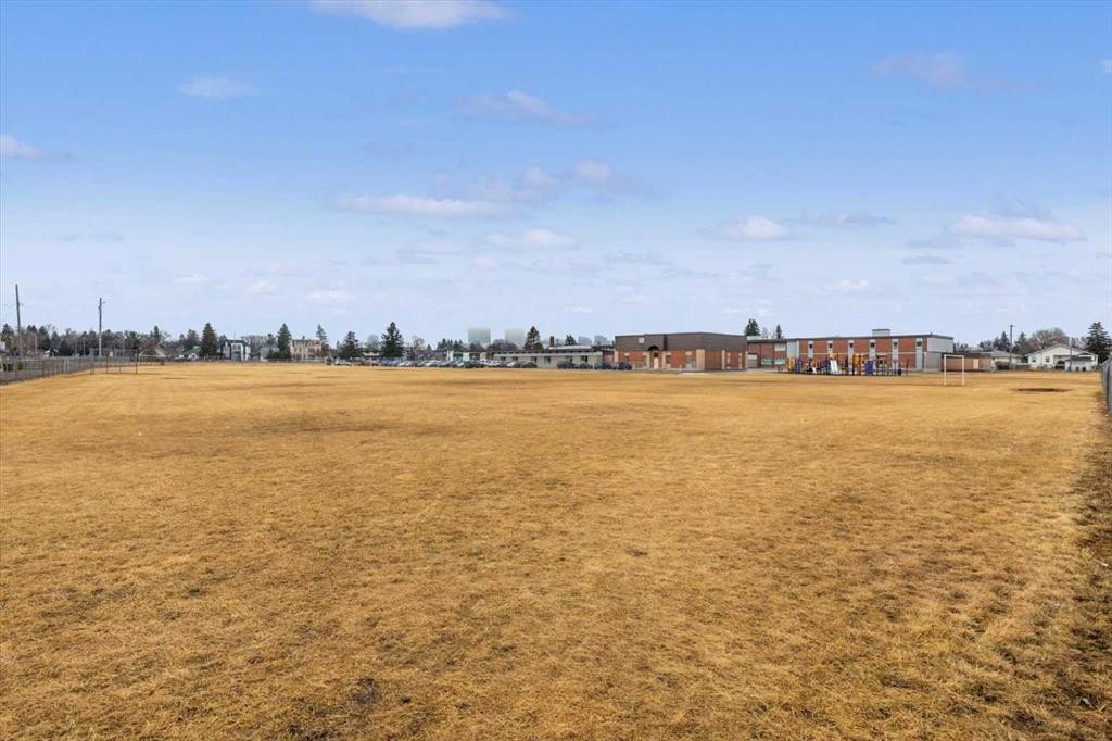 955 15 Avenue Ne, Calgary, AB - Outdoor With View