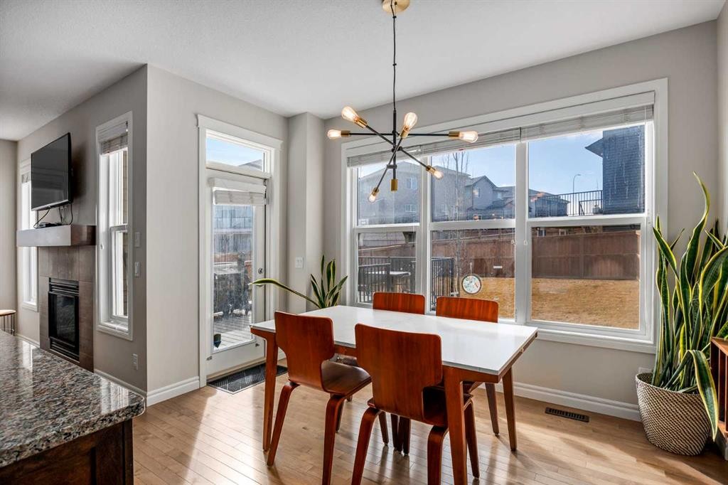 192 Nolanhurst Heights Nw, Calgary, AB - Indoor Photo Showing Dining Room