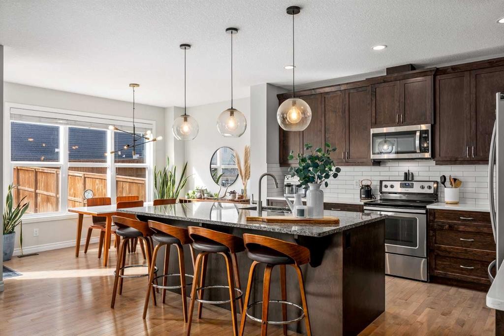 192 Nolanhurst Heights Nw, Calgary, AB - Indoor Photo Showing Kitchen With Upgraded Kitchen